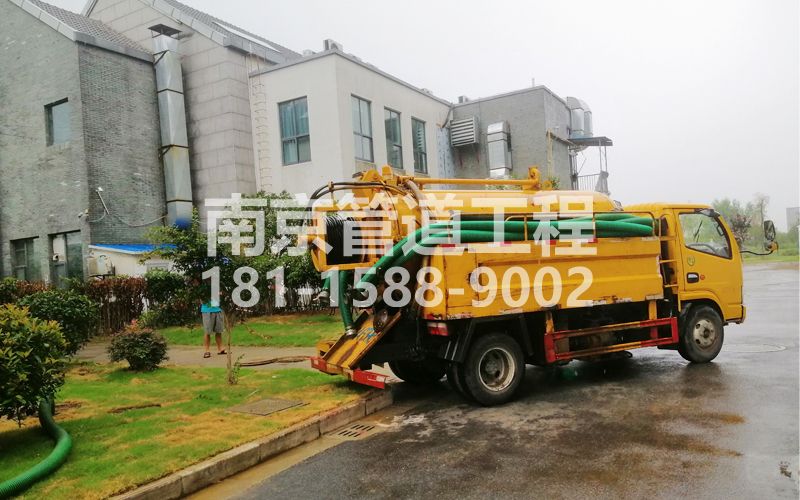 246中国水泥厂小区化粪池清理