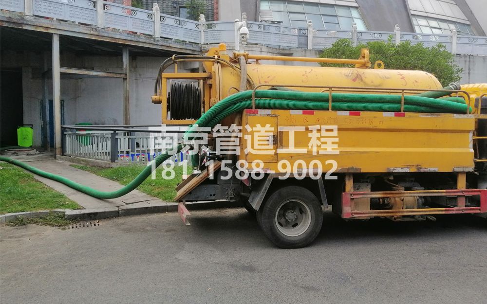277中国水泥厂商场隔油池吸污