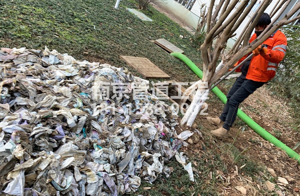 315中国水泥厂化粪池垃圾清理